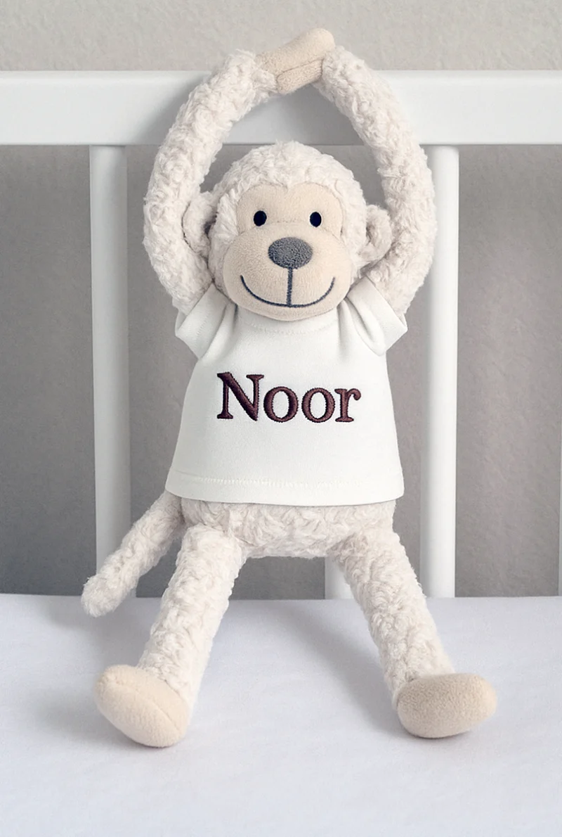 Slingeraap met t-shirt Mister Needle knuffel cadeau kraamcadeau naam gepersonaliseerd baby en kind